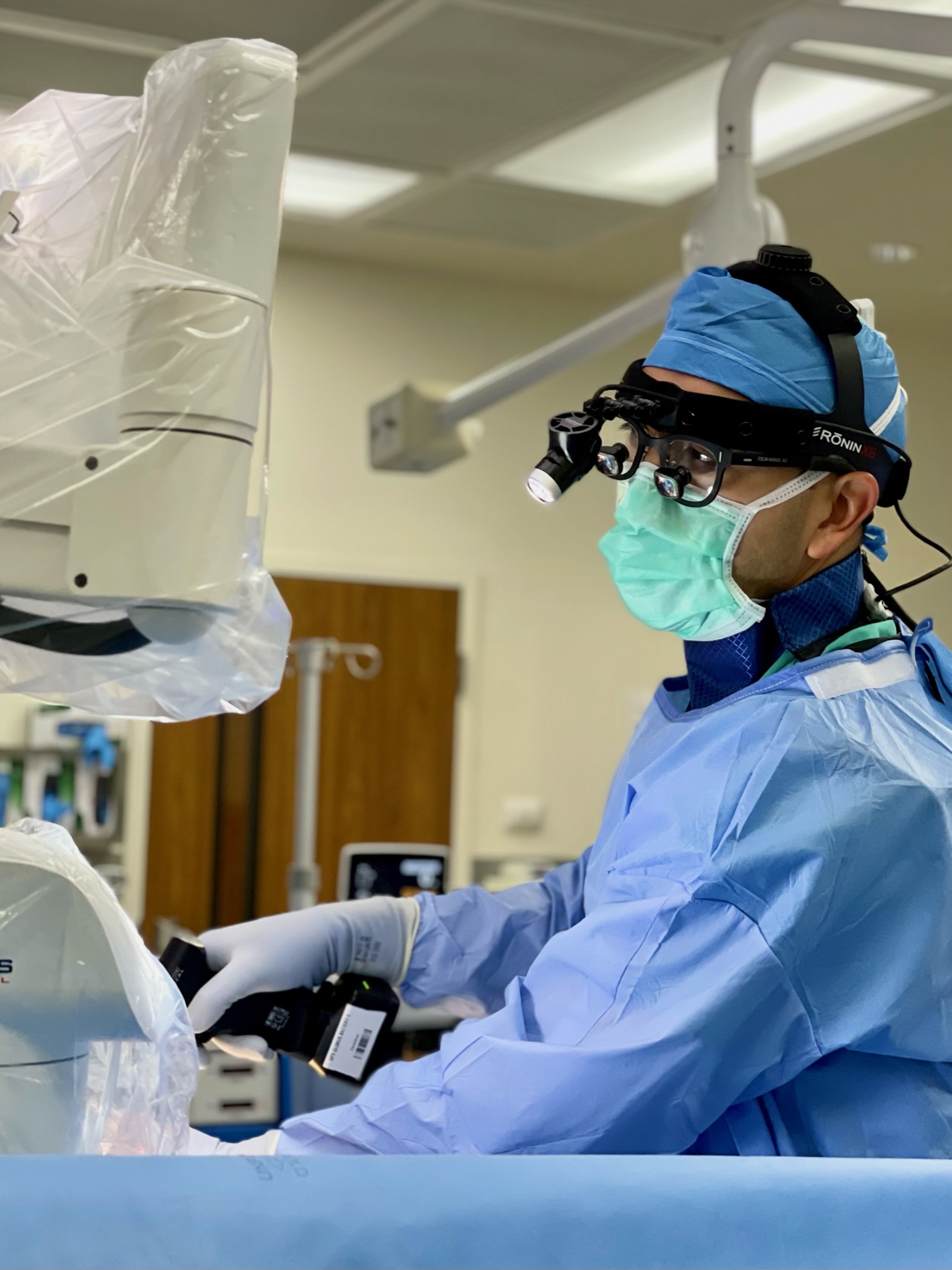 spine surgeon performing bertolotti resection