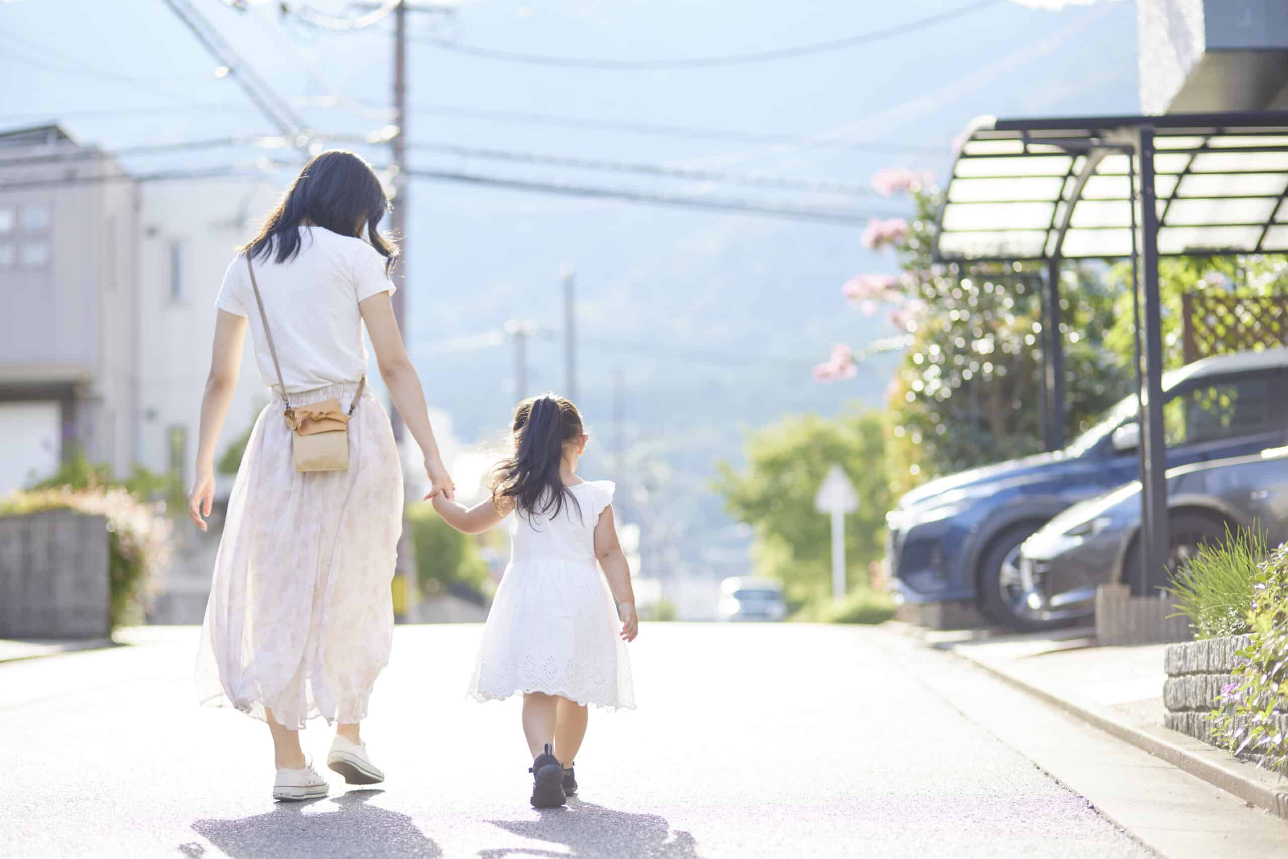 young mom and 3 year old daughter